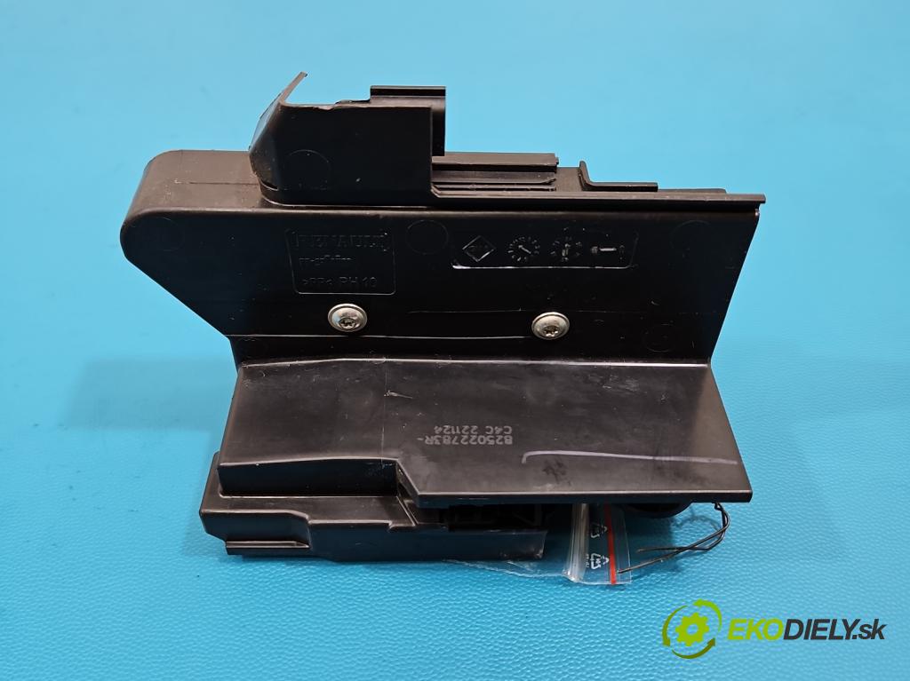 Dacia Duster III 24- 1.2 131 HP manual 96 kW 1199 cm3 5- zámok zadné pravý 825022783R