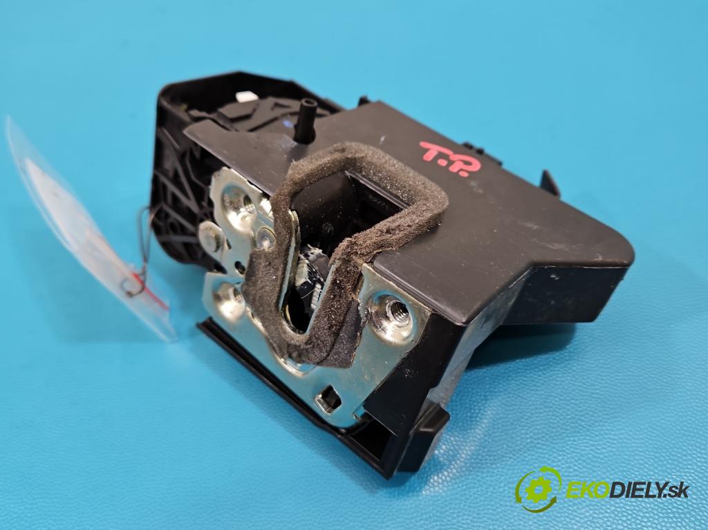 Dacia Duster III 24- 1.2 131 hp manual 96 kW 1199 cm3 5- zámek zadní pravý 825022783R