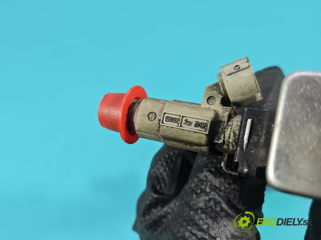 Hyundai i20 II 2014 -2020 1.2 16V 84KM manual 62 kW 1248 cm3 5- vstrek 35310-04000 (Vstrekovač paliva)