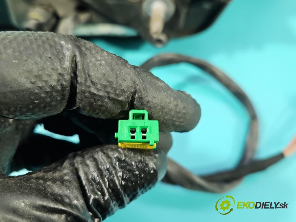 Peugeot 807 2002-2014 2.0 hdi 107 HP automatic 79 kW 1997 cm3 5- zrkadlo pravé  (Kľučka dverí ostatné)