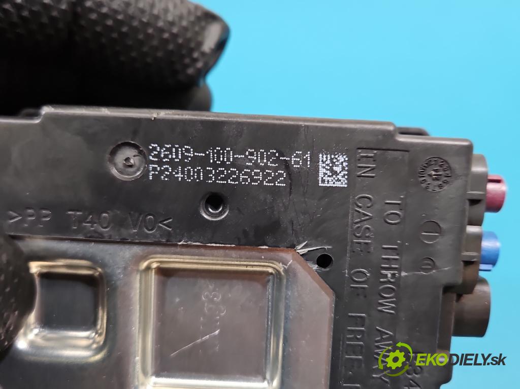 Dacia Duster III 24- 1.2 131 HP manual 96 kW 1199 cm3 5- riadiaca jednotka ostatné 2591A7097R