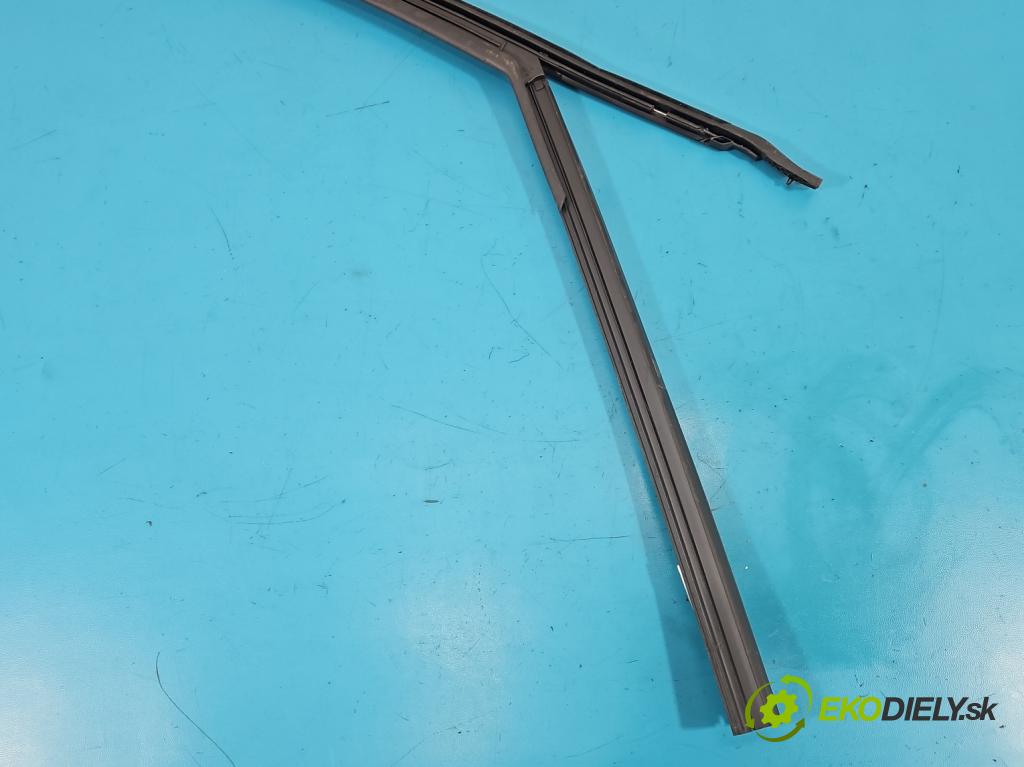 Dacia Duster III 24- 1.2 131 hp manual 96 kW 1199 cm3 5- Těsnění: dveře přední levé