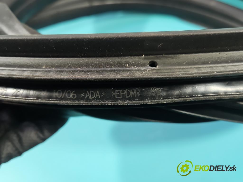 Dacia Duster III 24- 1.2 131 hp manual 96 kW 1199 cm3 5- Těsnění: dveře zadní pravé (Karoserie ostatní)