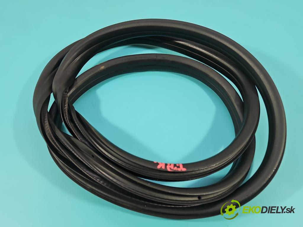 Dacia Duster III 24- 1.2 131 hp manual 96 kW 1199 cm3 5- Těsnění: dveře zadní pravé (Karoserie ostatní)