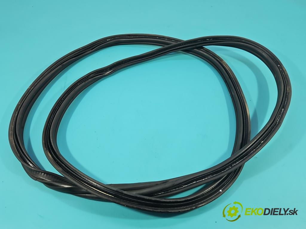 Dacia Duster III 24- 1.2 131 hp manual 96 kW 1199 cm3 5- Těsnění: kufrových dveří