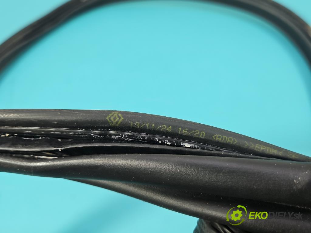 Dacia Duster III 24- 1.2 131 hp manual 96 kW 1199 cm3 5- Těsnění: kufrových dveří