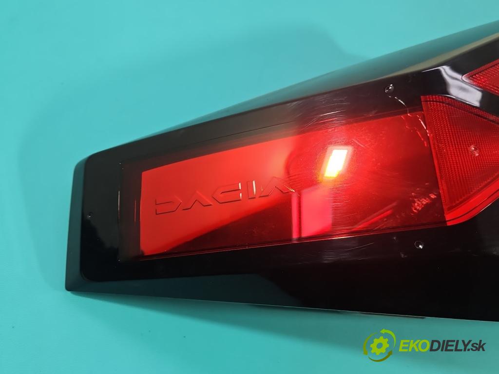 Dacia Duster III 24- 1.2 131 HP manual 96 kW 1199 cm3 5- svetlo / reflektor zadné ľavé 265559174R (Kľučka dverí ostatné)