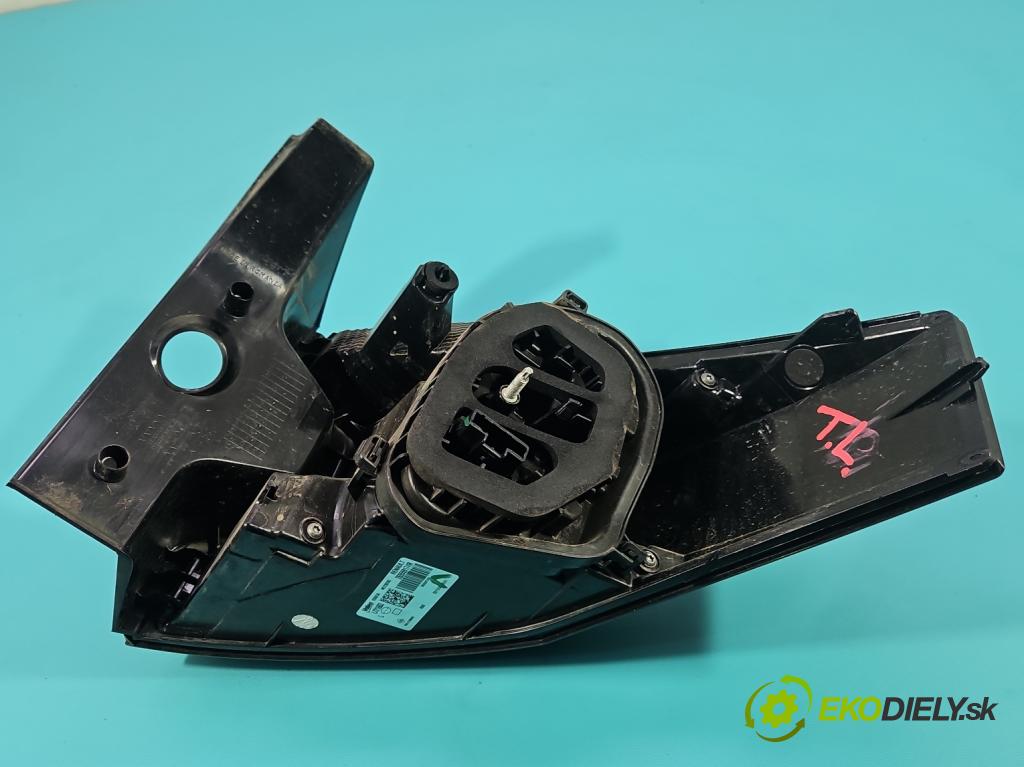 Dacia Duster III 24- 1.2 131 HP manual 96 kW 1199 cm3 5- svetlo / reflektor zadné ľavé 265559174R (Kľučka dverí ostatné)