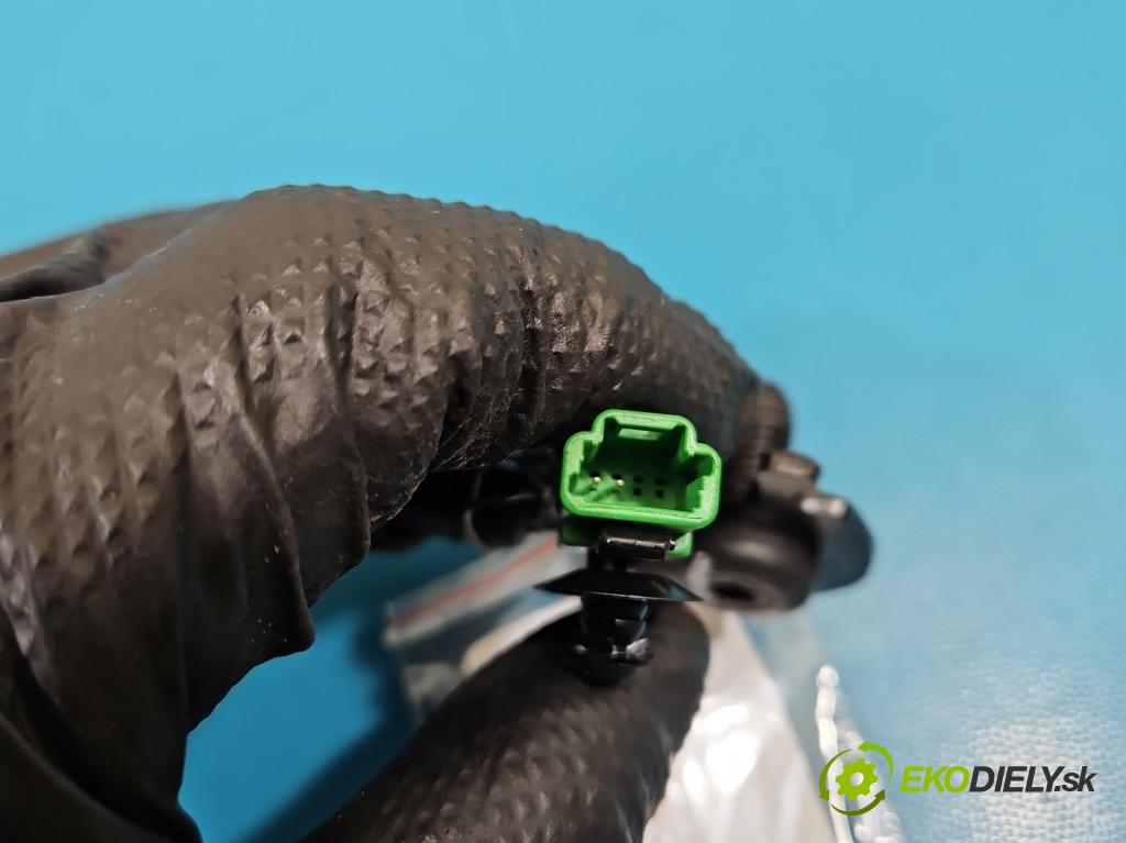 Dacia Duster III 24- 1.2 131 hp manual 96 kW 1199 cm3 5- stěna bezpečnost přední levý 868423021R