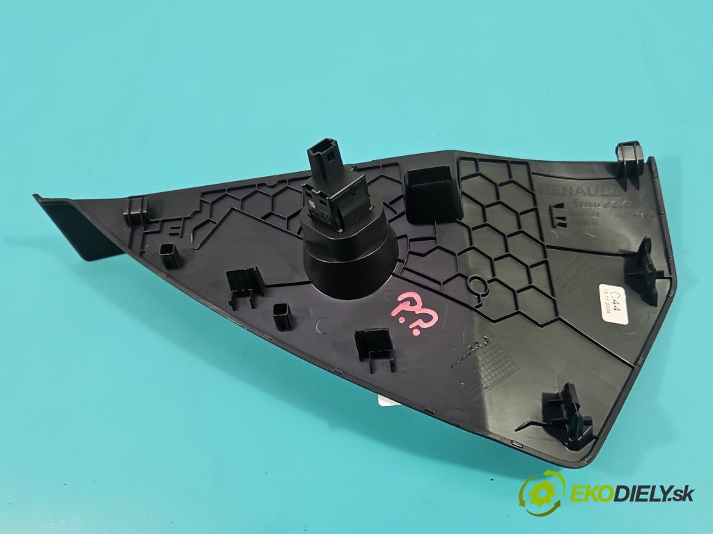 Dacia Duster III 24- 1.2 131 HP manual 96 kW 1199 cm3 5- kryt plast 689200945R