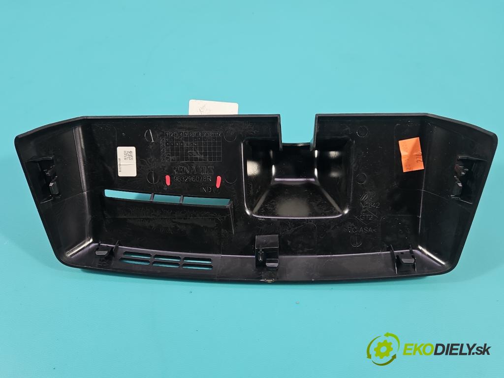 Dacia Duster III 24- 1.2 131 HP manual 96 kW 1199 cm3 5- kryt plast 963296078R