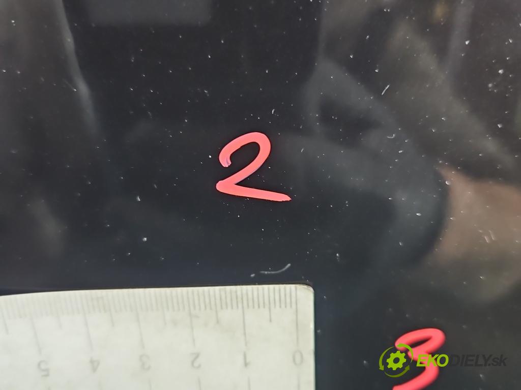 Alfa romeo Giulietta 1.6 jtd 105 HP manual 77 kW 1598 cm3 5- dvere zadné pravé  (Kľučka dverí ostatné)