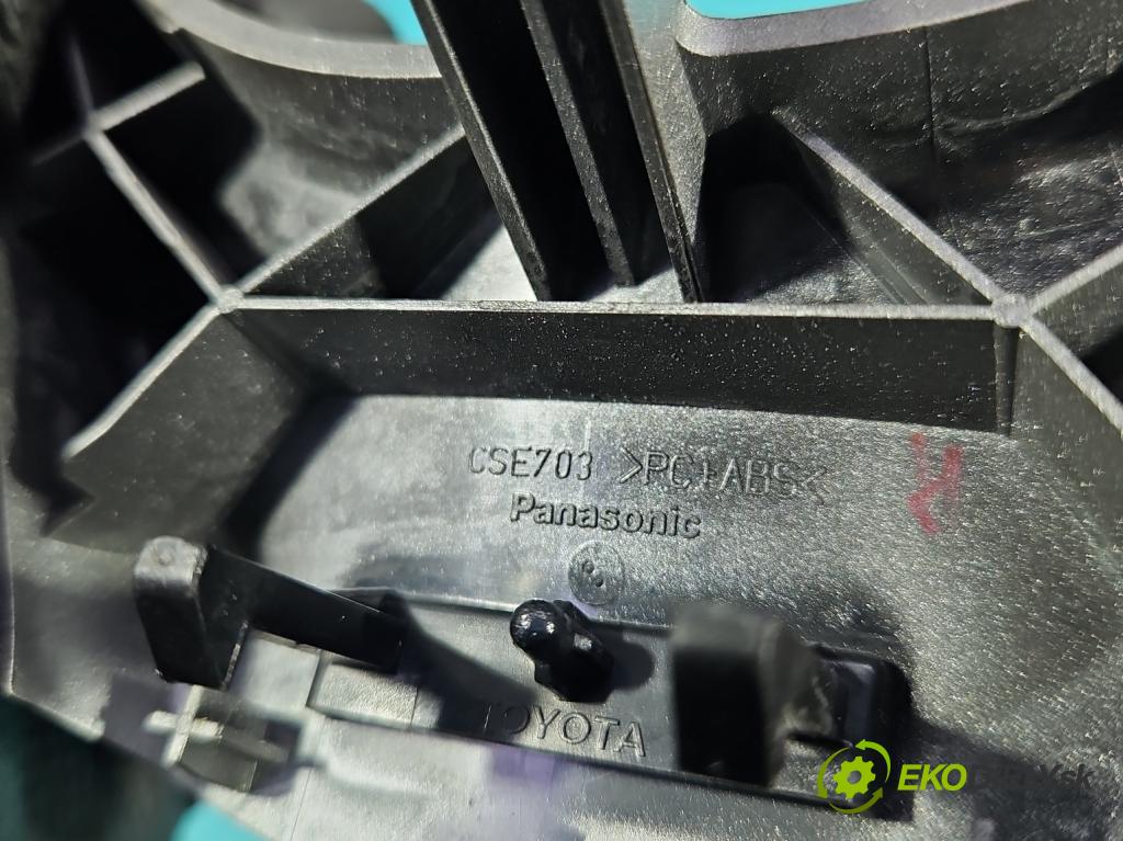 Toyota Verso 2009-2018 1.8 16V 147 HP manual 108 kW 1798 cm3 5- prepínač multifunkční: řízení:  (Prepínacie páčky pod volantom)