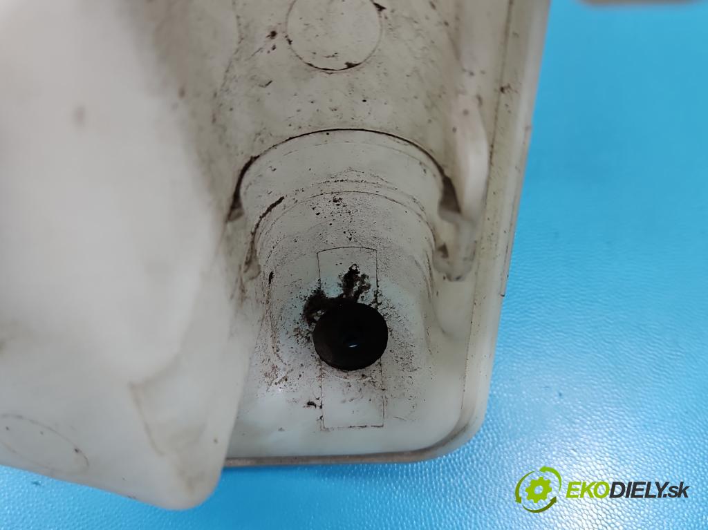 Vw Passat B8 2014 - 2.0 tdi 150 HP automatic 110 kW 1968 cm3 5- nádržka tekutina: ostrekovačov 3Q0955453A