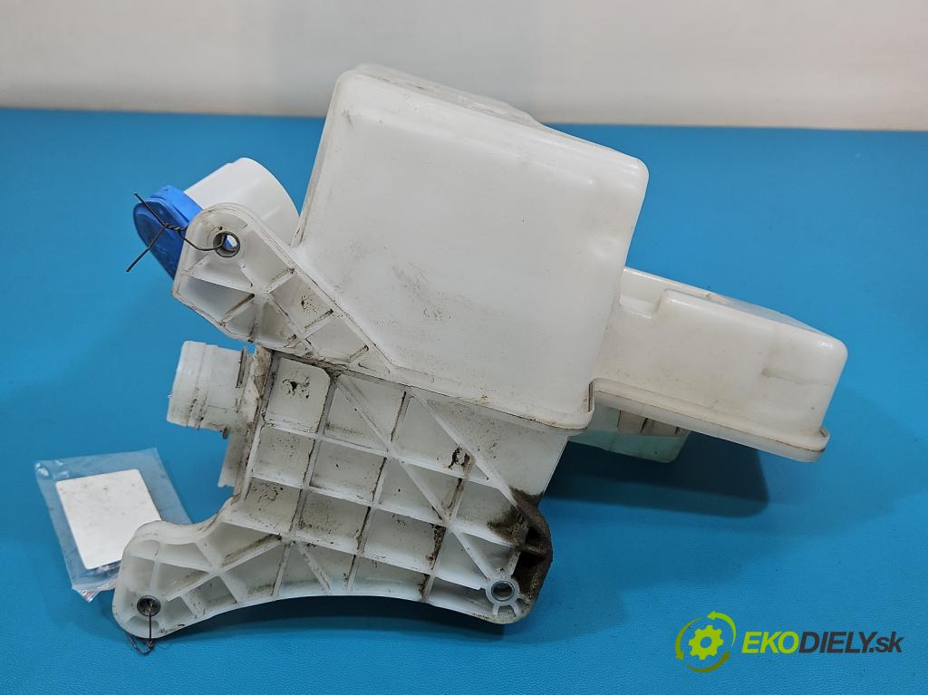 Vw Passat B8 2014 - 2.0 tdi 150 HP automatic 110 kW 1968 cm3 5- nádržka tekutina: ostrekovačov 3Q0955453A