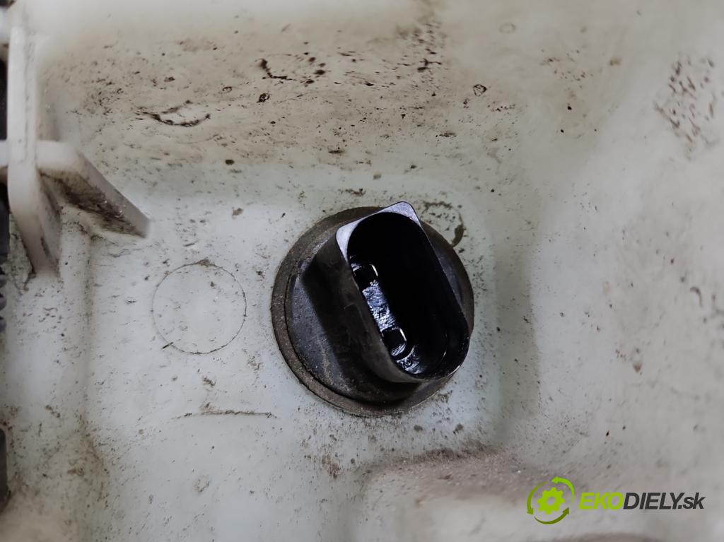 Vw Passat B8 2014 - 2.0 tdi 150 HP automatic 110 kW 1968 cm3 5- nádržka tekutina: ostrekovačov 3Q0955453A