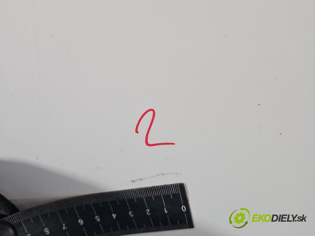 Skoda Fabia III 2014- 2021 1.0 MPI 60 hp manual 44 kW 999 cm3 5- dveře přední pravé  (Klika dveří ostatní)