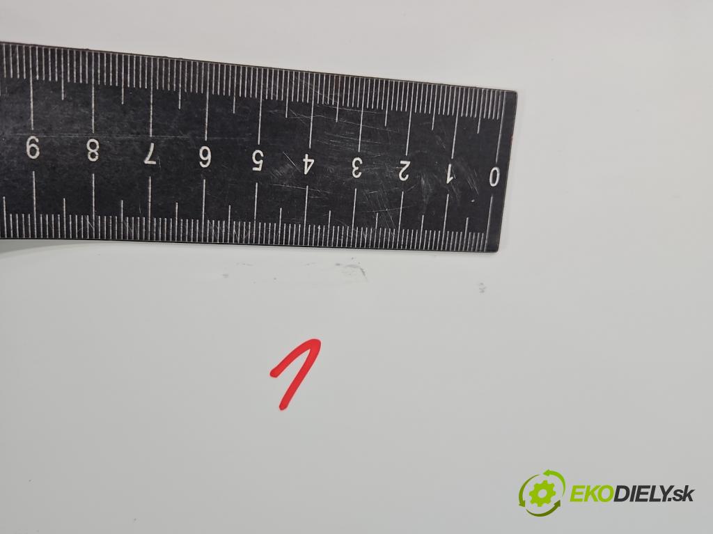 Skoda Fabia III 2014- 2021 1.0 MPI 60 hp manual 44 kW 999 cm3 5- dveře zadní pravé  (Klika dveří ostatní)