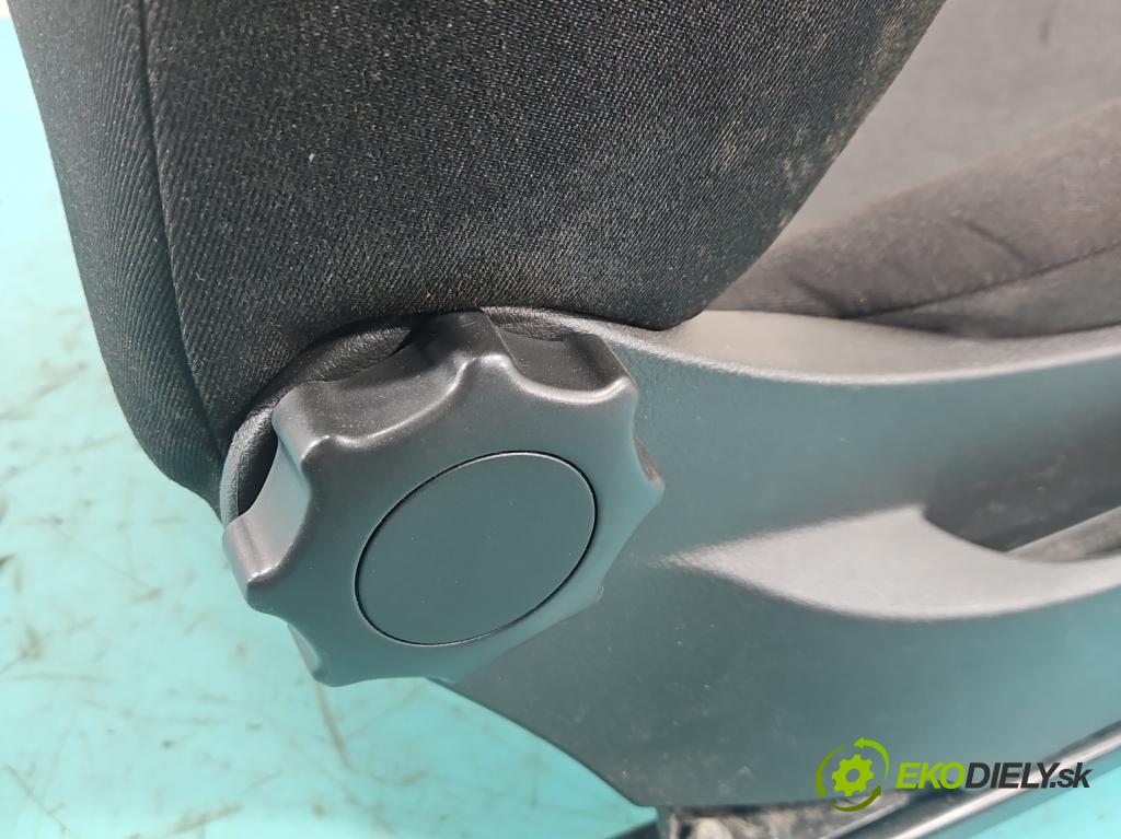 Skoda Fabia III 2014- 2021 1.0 MPI 60 HP manual 44 kW 999 cm3 5- Sedačka pravý  (Sedadlo)