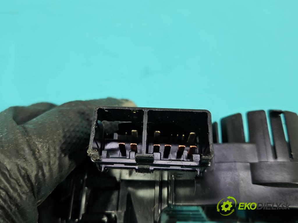 Toyota Verso 2009-2018 1.8 16V 147 hp manual 108 kW 1798 cm3 5- Přepínač sdružený 17F373 (Páčky pod volantem)