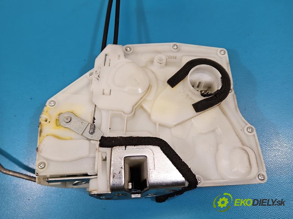 Suzuki SX4 I 2006-2014 1.6 16V 107 HP manual 79 kW 1586 cm3 5- zámok predné pravý