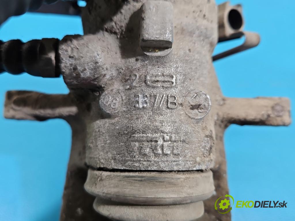 Alfa romeo Giulietta 1.6 jtd 105 HP manual 77 kW 1598 cm3 5- brzdič zadné pravý  (Kľučka dverí ostatné)