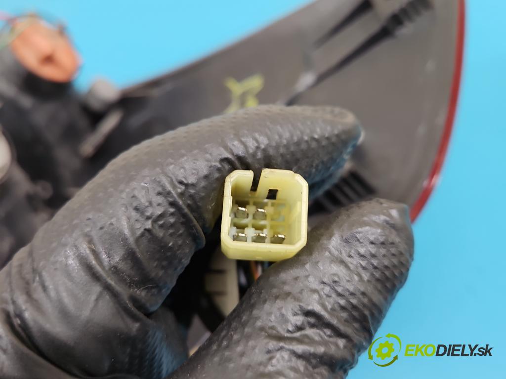 Suzuki SX4 I 2006-2014 1.6 16V 107 HP manual 79 kW 1586 cm3 5- svetlo / reflektor zadné ľavé 220-16684 (Kľučka dverí ostatné)