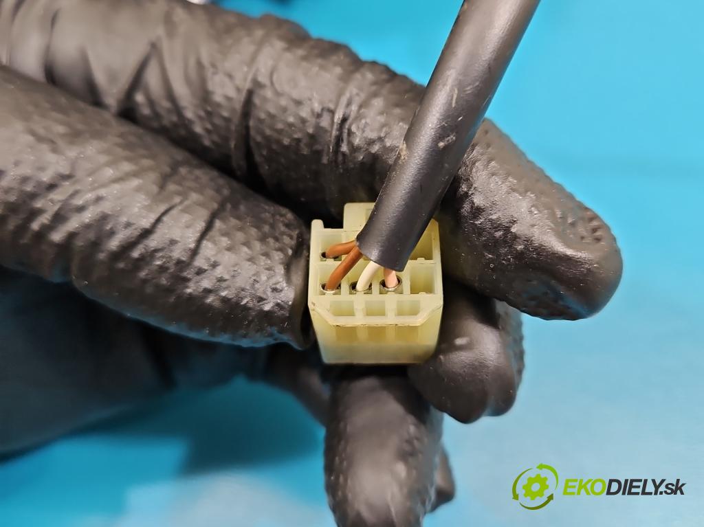 Suzuki SX4 I 2006-2014 1.6 16V M16A 107 HP manual 79 kW 1586 cm3 5- zrkadlo pravé  (Kľučka dverí ostatné)