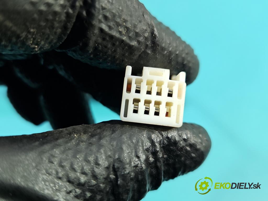 Mazda 323f 1.6 16V 98 HP manual 72 kW 1598 cm3 5- zrkadlo pravé  (Kľučka dverí ostatné)