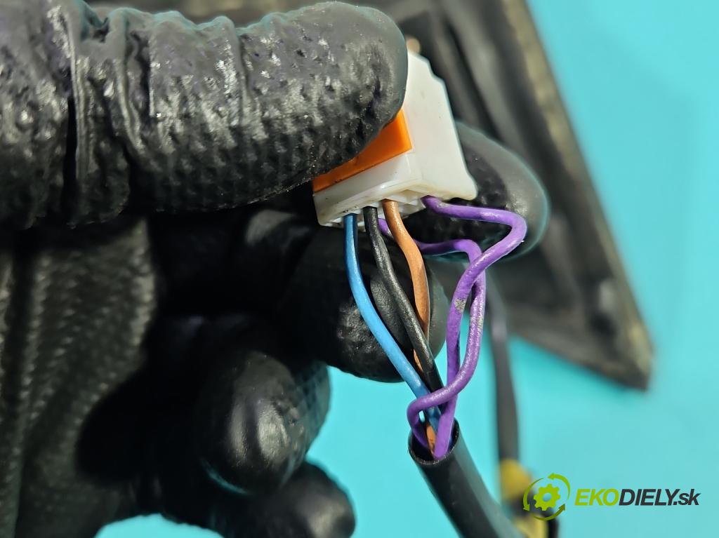 Mazda 323f 1.6 16V 98 HP manual 72 kW 1598 cm3 5- zrkadlo pravé  (Kľučka dverí ostatné)