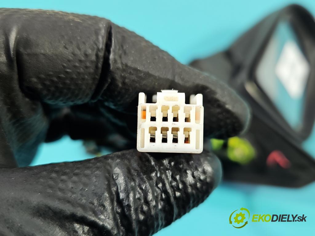 Mazda 323f 1.6 16V 98 HP manual 72 kW 1598 cm3 5- zrkadlo ľavé  (Kľučka dverí ostatné)