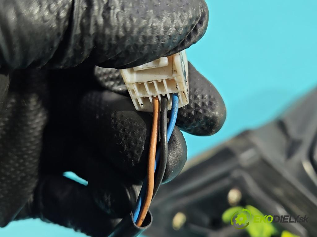 Mazda 323f 1.6 16V 98 HP manual 72 kW 1598 cm3 5- zrkadlo ľavé  (Kľučka dverí ostatné)