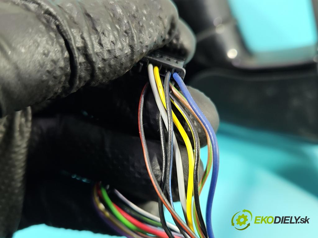 Bmw iX1 U11 0.0 elektrický: 272 HP automatic 200 kW 1 cm3 5- zrkadlo ľavé 212876611 (Kľučka dverí ostatné)