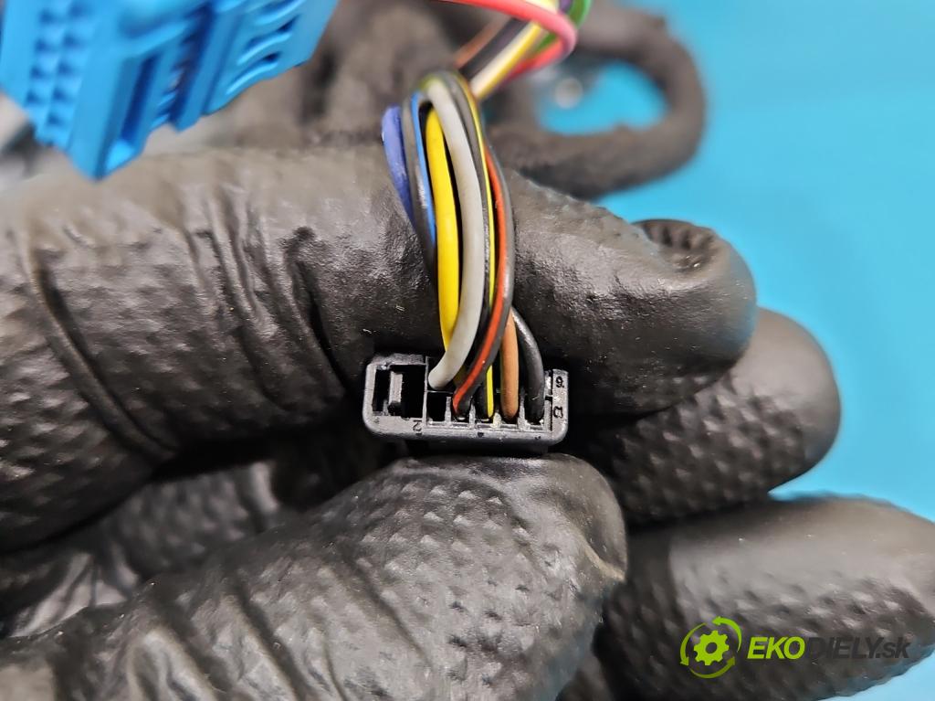 Bmw iX1 U11 0.0 elektrický: 272 HP automatic 200 kW 1 cm3 5- zrkadlo pravé  (Kľučka dverí ostatné)