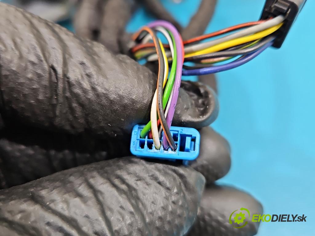 Bmw iX1 U11 0.0 elektrický: 272 HP automatic 200 kW 1 cm3 5- zrkadlo pravé  (Kľučka dverí ostatné)