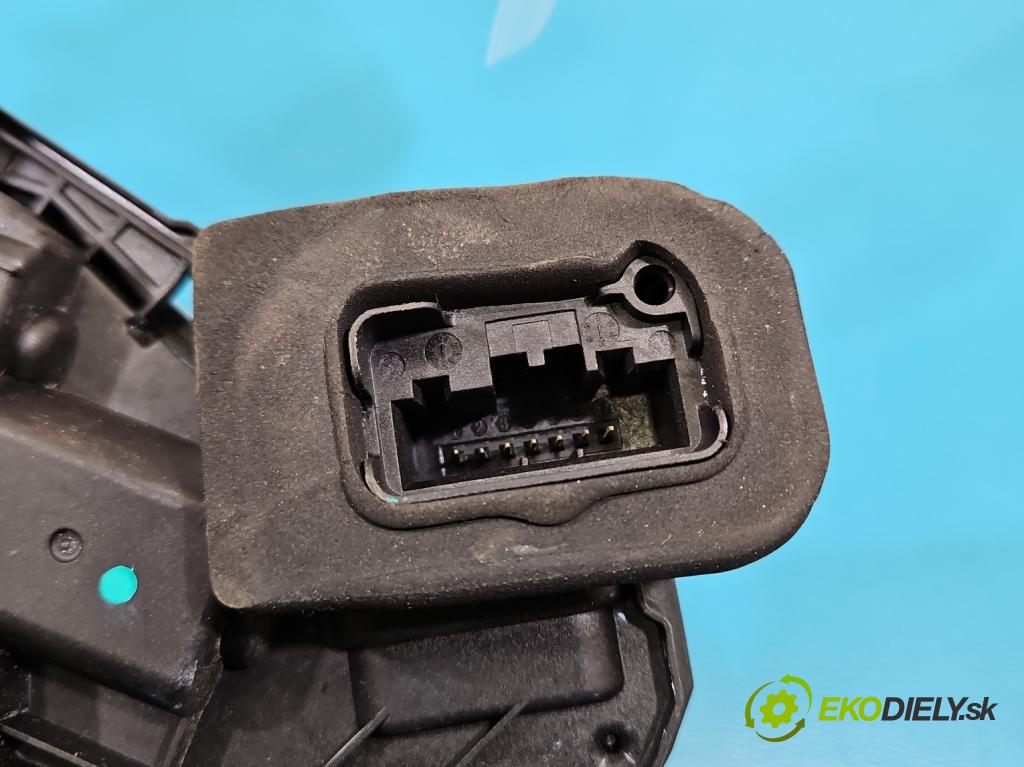 Vw Passat B8 2014 - 2.0 tdi 150 HP automatic 110 kW 1968 cm3 5- zámok predné pravý 461860090