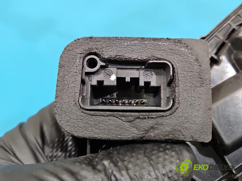 Vw Passat B8 2014 - 2.0 tdi 150 HP automatic 110 kW 1968 cm3 5- zámok zadné ľavý 5E0839015