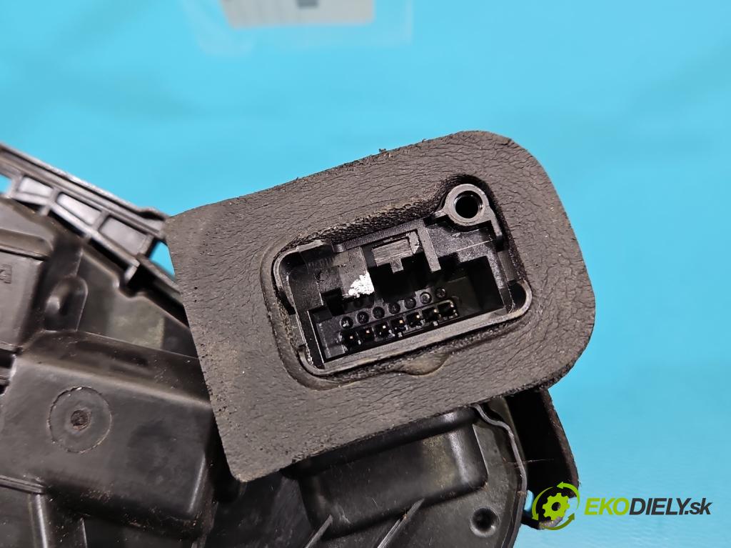 Vw Passat B8 2014 - 2.0 tdi 150 HP automatic 110 kW 1968 cm3 5- zámok zadné pravý 5E0839016