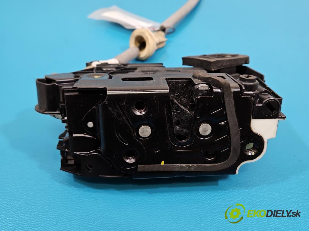 Vw Passat B8 2014 - 2.0 tdi 150 HP automatic 110 kW 1968 cm3 5- zámok zadné pravý 5E0839016