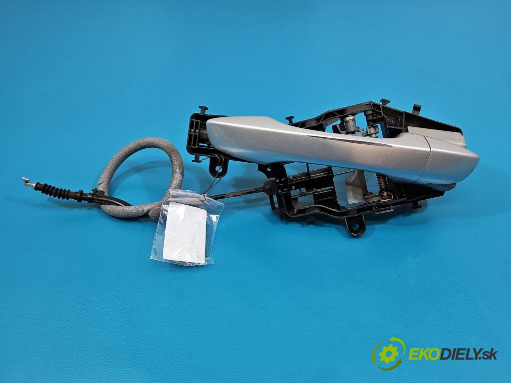 Vw Passat B8 2014 - 2.0 tdi 150 HP automatic 110 kW 1968 cm3 5- rukoväť predné ľavé mimo: 517837811E (Kľučka dverí vonkajšia predná ľavá)