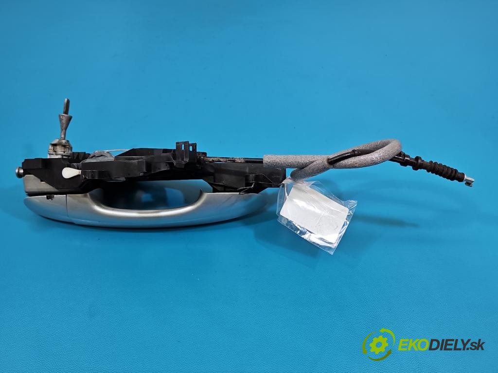 Vw Passat B8 2014 - 2.0 tdi 150 HP automatic 110 kW 1968 cm3 5- rukoväť predné ľavé mimo: 517837811E (Kľučka dverí vonkajšia predná ľavá)