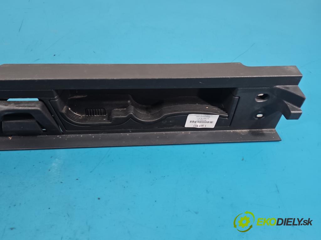 Vw Passat B8 2014 - 2.0 tdi 150 HP automatic 110 kW 1968 cm3 5- Upevnenie: 3G9858832