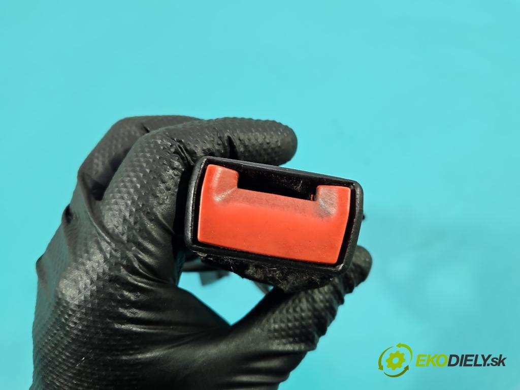 Alfa romeo Giulietta 1.6 jtd 105 HP manual 77 kW 1598 cm3 5- pas bezpečnosť: predné ľavý 34018401