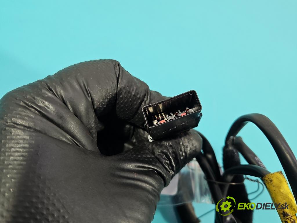 Alfa romeo Giulietta 1.6 jtd 105 HP manual 77 kW 1598 cm3 5- pas bezpečnosť: predné pravý 34018067B