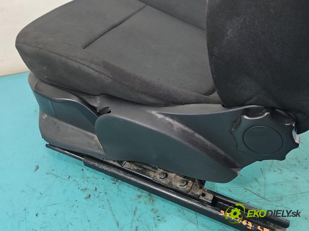 Skoda Fabia III 2014- 2021 1.0 MPI 60 HP manual 44 kW 999 cm3 5- Sedačka ľavý  (Sedadlo)