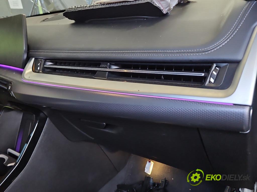 Bmw iX1 U11 0.0 elektrický: 272 HP automatic 200 kW 1 cm3 5- lišta ozdobná vnitŕní: 9636254