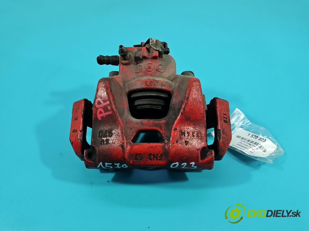 Alfa romeo Giulietta 1.6 jtd 105 HP manual 77 kW 1598 cm3 5- brzdič predné pravý  (Kľučka dverí ostatné)