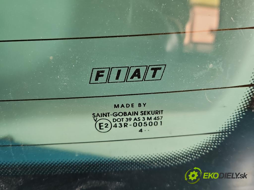 Fiat Stilo 1.6 16V 103 HP manual 76 kW 1596 cm3 5- sklo zadná  (Sklo zadné)