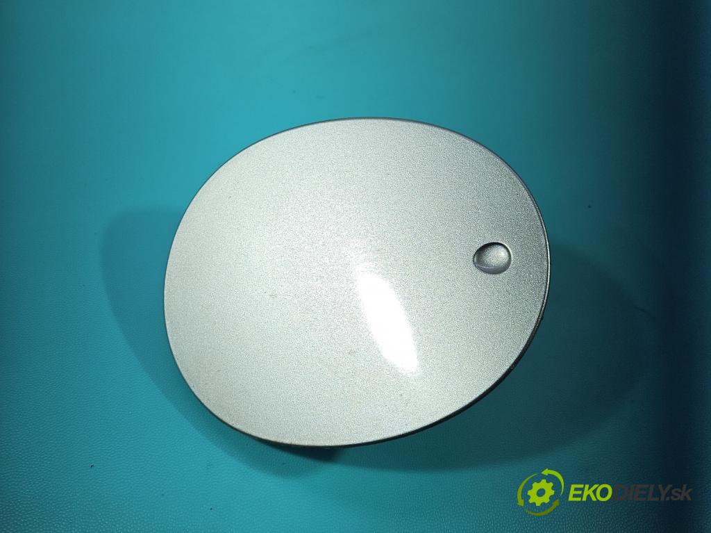 Fiat Stilo 1.6 16V 103 HP manual 76 kW 1596 cm3 5- Klapka nádrže palivo (Kľučka dverí ostatné)