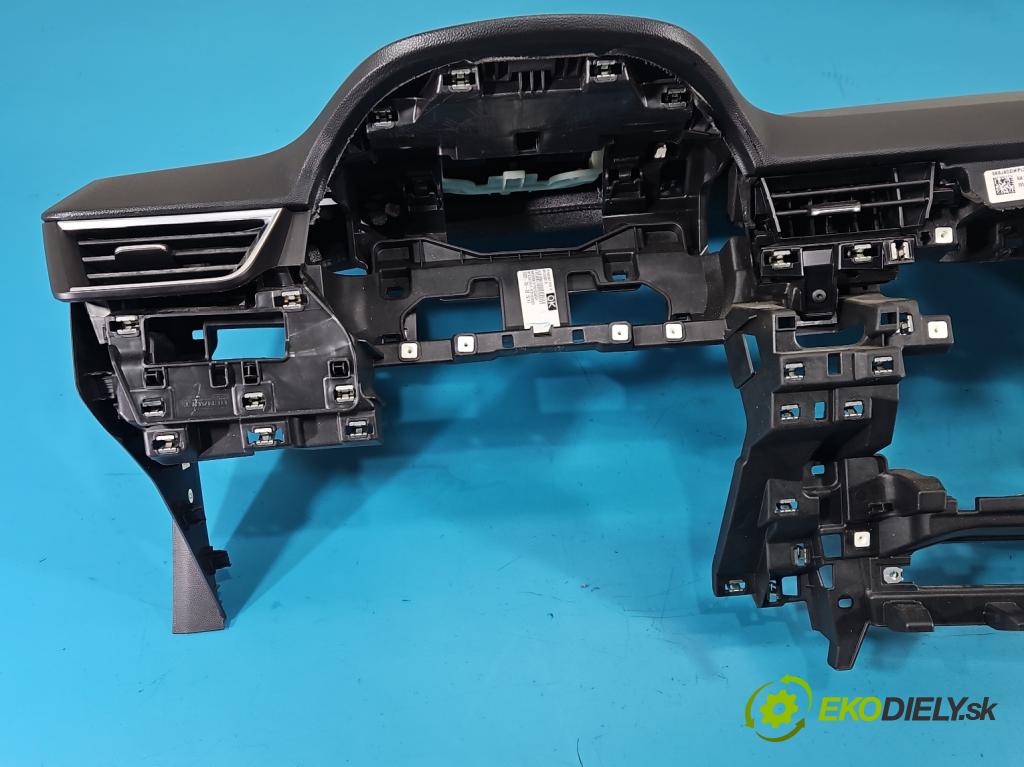 Renault Clio V 2019- 1.0 91 KM automatic 67 kW 999 cm3 5- kokpit,pristrojová doska rozdeľovacia 681009207R